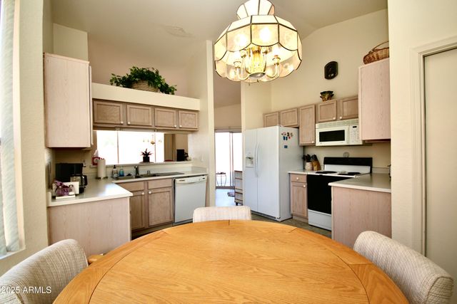 6973 S Oakmont Drive, Chandler, AZ 85249