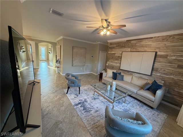 1588 Vizcaya LN, Naples, FL 34113