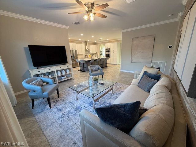 1588 Vizcaya LN, Naples, FL 34113