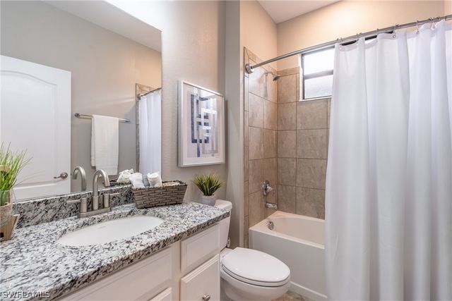 1588 Vizcaya LN, Naples, FL 34113