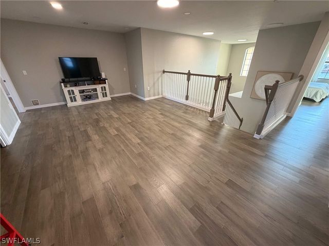 1588 Vizcaya LN, Naples, FL 34113