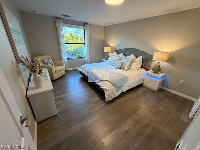 1588 Vizcaya LN, Naples, FL 34113