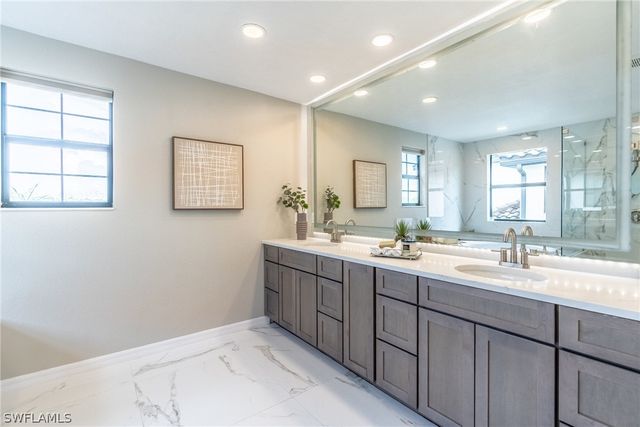 1588 Vizcaya LN, Naples, FL 34113