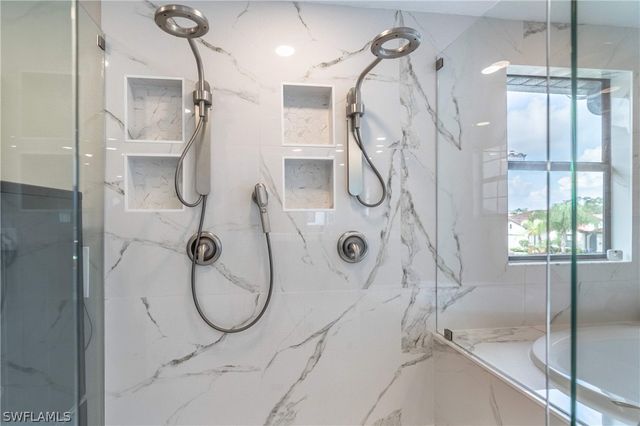 1588 Vizcaya LN, Naples, FL 34113