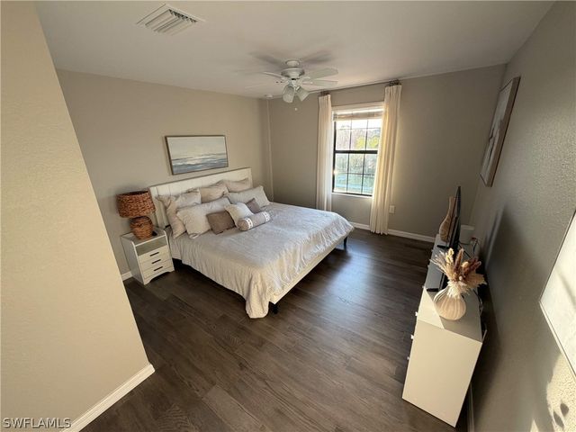 1588 Vizcaya LN, Naples, FL 34113