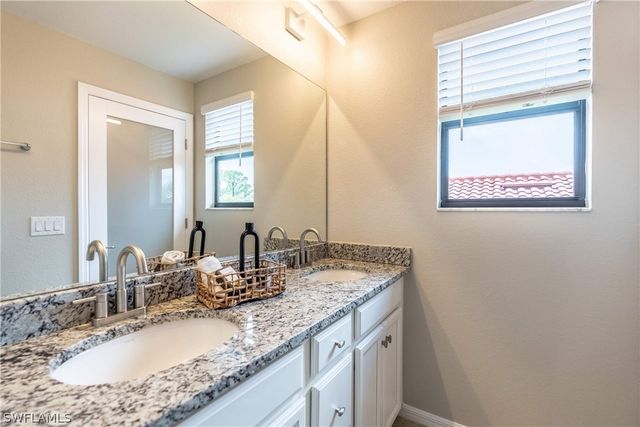 1588 Vizcaya LN, Naples, FL 34113