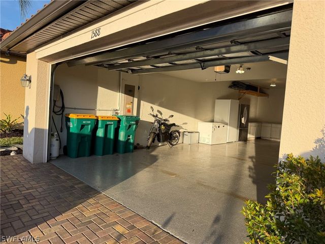 1588 Vizcaya LN, Naples, FL 34113