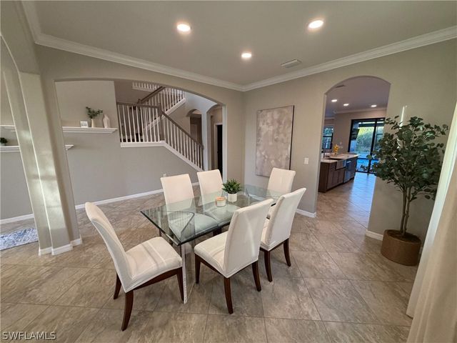 1588 Vizcaya LN, Naples, FL 34113