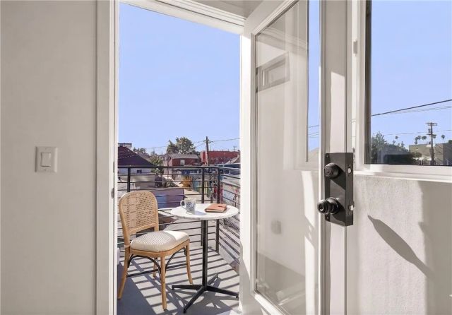 1733 S New Hampshire Ave, Los Angeles, CA 90006