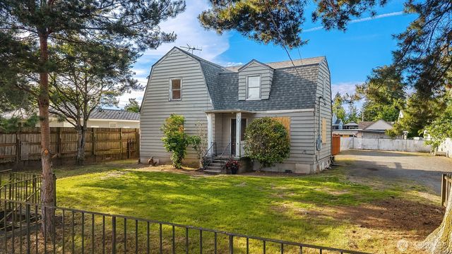 1215 Madison Street, Everett, WA 98203