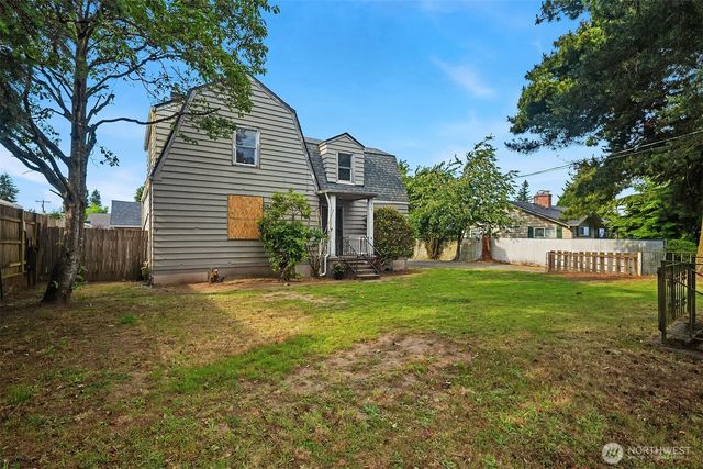 1215 Madison Street, Everett, WA 98203