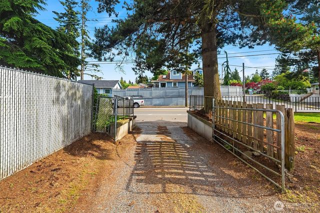 1215 Madison Street, Everett, WA 98203