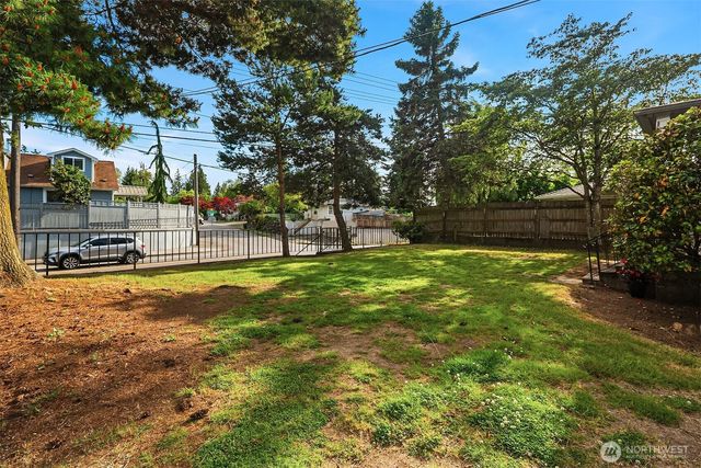 1215 Madison Street, Everett, WA 98203