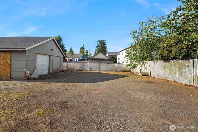 1215 Madison Street, Everett, WA 98203