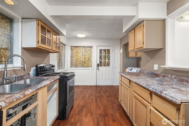 1215 Madison Street, Everett, WA 98203