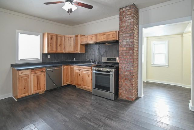 525 SCHOOL AVENUE, Oshkosh, WI 54901