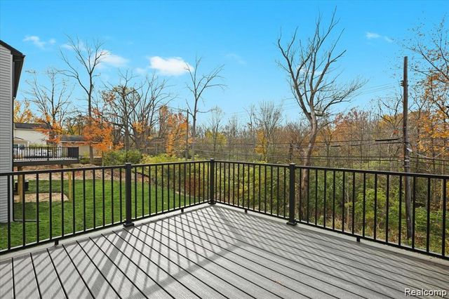 20533 Angling Road, Livonia, MI 48152