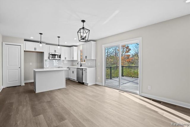 20533 Angling Road, Livonia, MI 48152