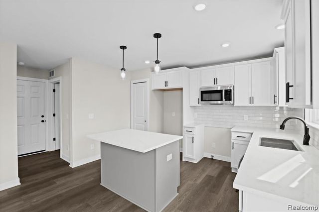 20533 Angling Road, Livonia, MI 48152