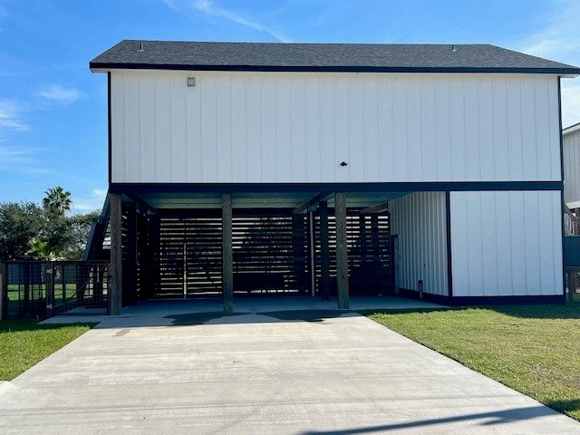 2110 S Young St, Rockport, TX 78382