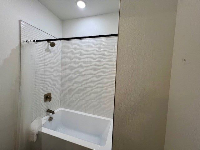 2110 S Young St, Rockport, TX 78382