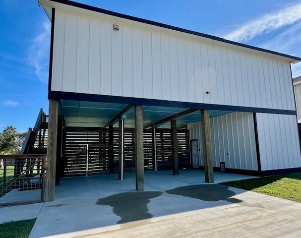 2110 S Young St, Rockport, TX 78382