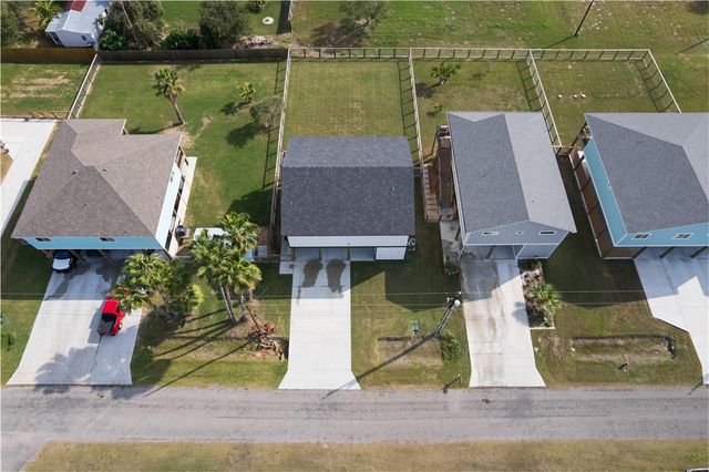 2110 S Young St, Rockport, TX 78382