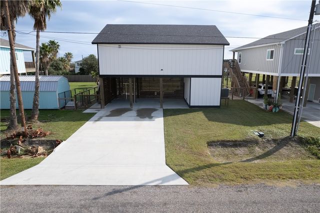 2110 S Young St, Rockport, TX 78382