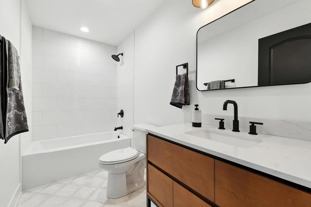 9709 S Leavitt Street, Chicago, IL 60643