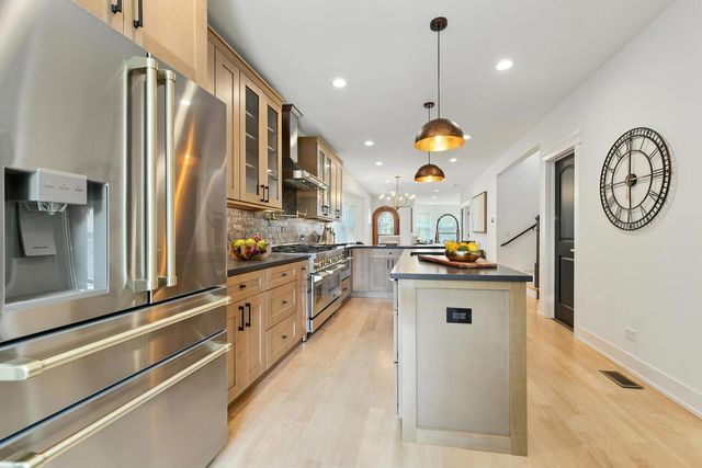 9709 S Leavitt Street, Chicago, IL 60643