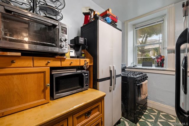 3424 34th Street, Astoria, NY 11106
