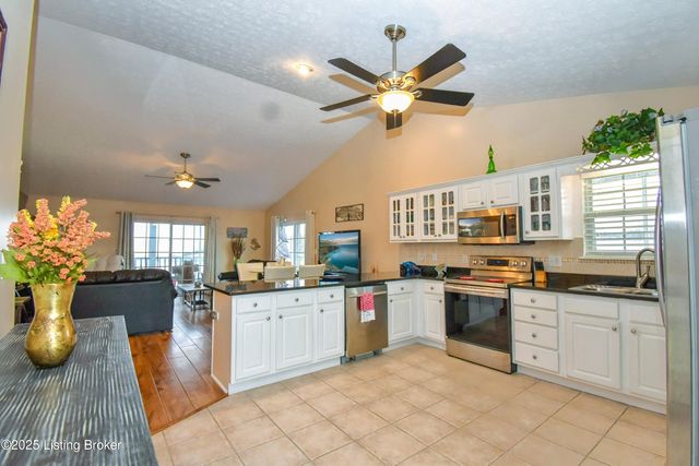 113 Lookout Dr, Brandenburg, KY 40108