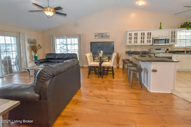 113 Lookout Dr, Brandenburg, KY 40108