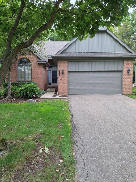 37704 Avon Lane, Farmington Hills, MI 48331