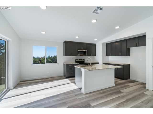 201 HIGHLAND Dr, Oceanside, OR 97134