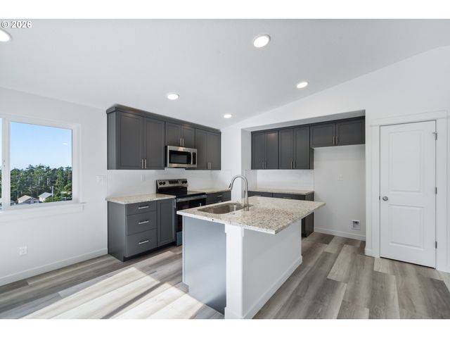 201 HIGHLAND Dr, Oceanside, OR 97134