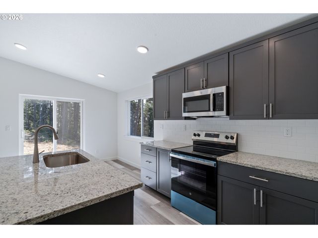 201 HIGHLAND Dr, Oceanside, OR 97134