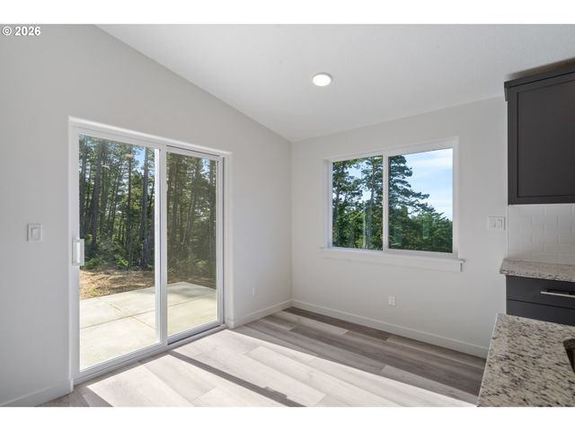 201 HIGHLAND Dr, Oceanside, OR 97134