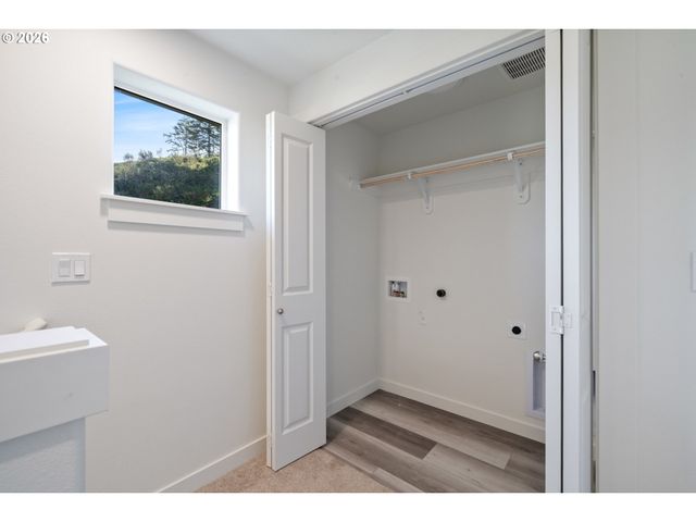 201 HIGHLAND Dr, Oceanside, OR 97134