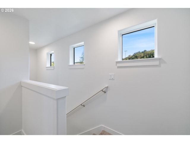 201 HIGHLAND Dr, Oceanside, OR 97134