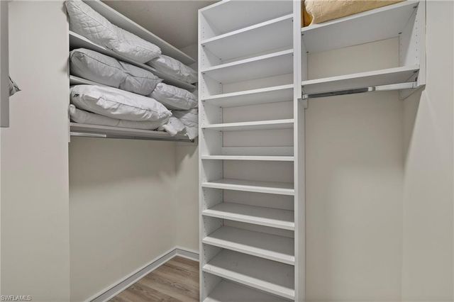 100 Glenview PL 202, Naples, FL 34108