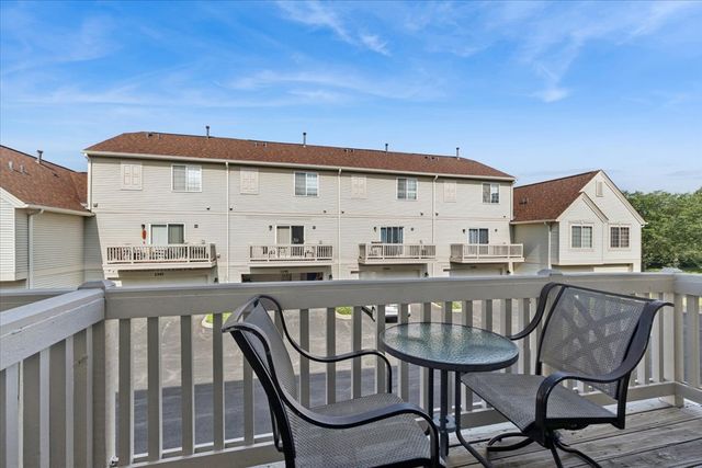1333 NEW HAVEN Drive 1333, Cary, IL 60013