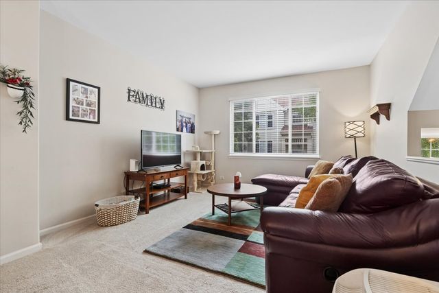 1333 NEW HAVEN Drive 1333, Cary, IL 60013
