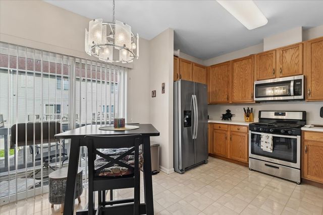 1333 NEW HAVEN Drive 1333, Cary, IL 60013