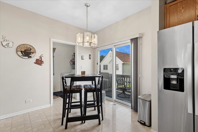 1333 NEW HAVEN Drive 1333, Cary, IL 60013