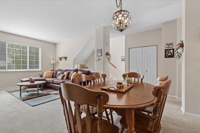 1333 NEW HAVEN Drive 1333, Cary, IL 60013