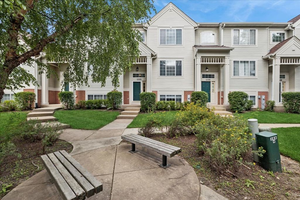 1333 NEW HAVEN Drive 1333, Cary, IL 60013
