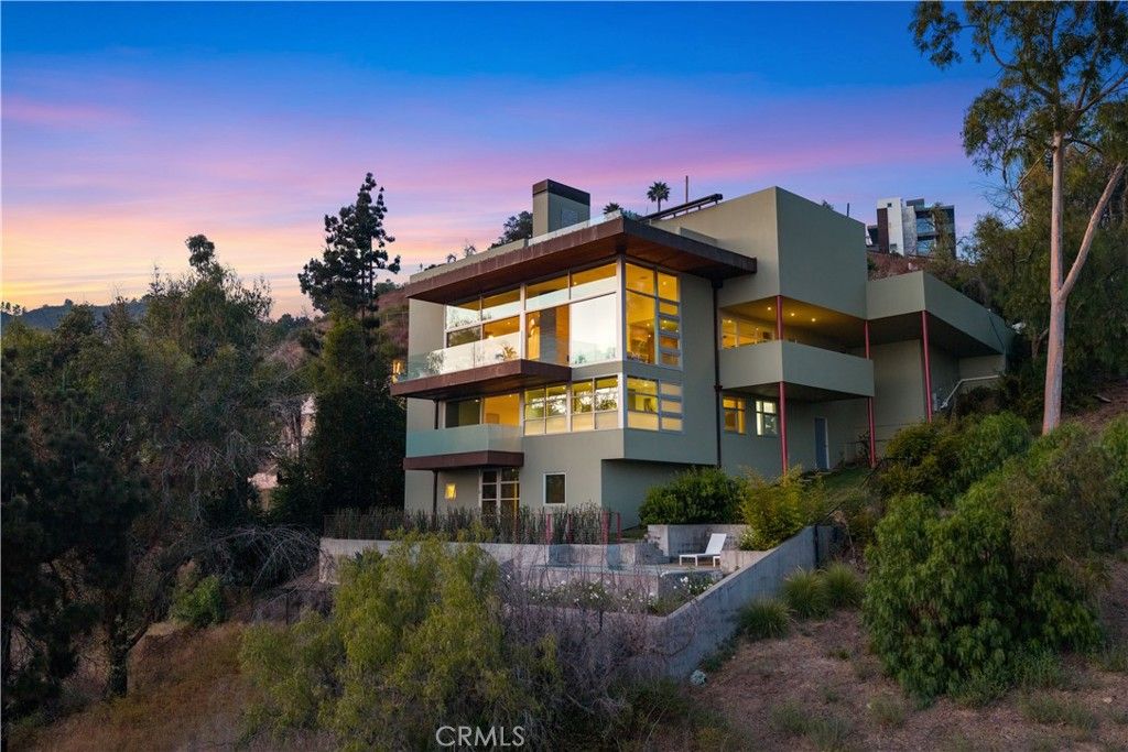 Image 1 of property listing at 21826 Castlewood Drive, Malibu, CA 90265