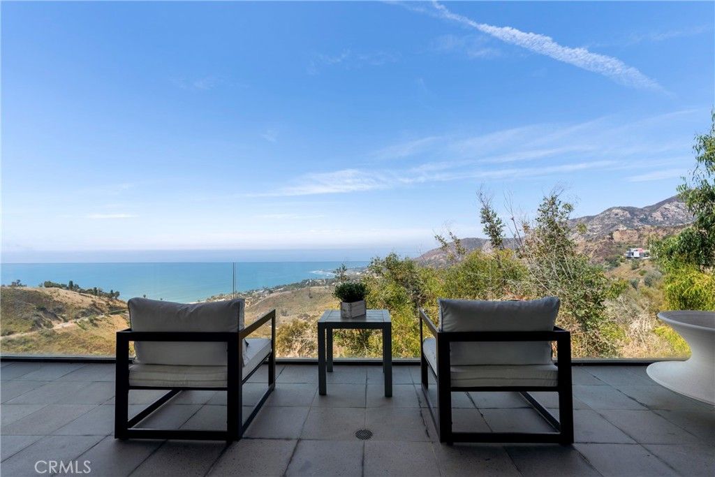 Image 12 of property listing at 21826 Castlewood Drive, Malibu, CA 90265