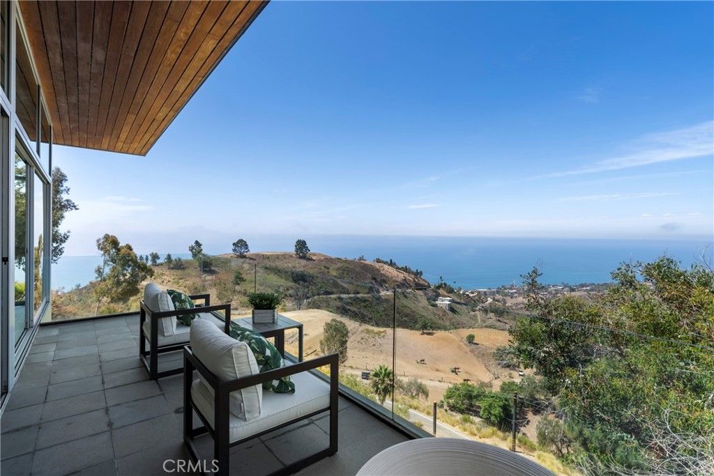 Image 13 of property listing at 21826 Castlewood Drive, Malibu, CA 90265